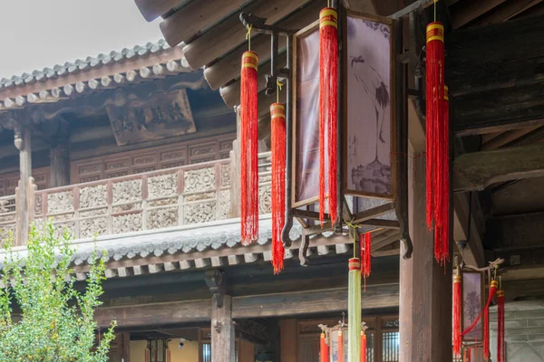 TIANSHUI, CHINE - 8 OCT 2014 : Lanterne à Beizhaizi (La Maison du Nord). un monument célèbre à Tianshui, Gansu, Chine . — Photo