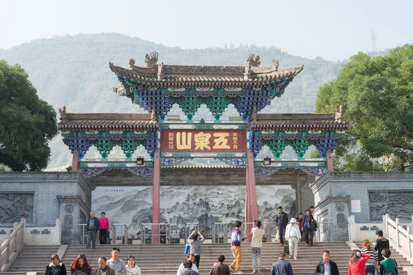 Λαντσοὐ, Κίνα - sep 29 2014: πέντε-άνοιξη βουνό (πάρκο παιδιών). ένα διάσημο τοπίο σε Λαντσοὐ, gansu, Κίνα. — Φωτογραφία Αρχείου