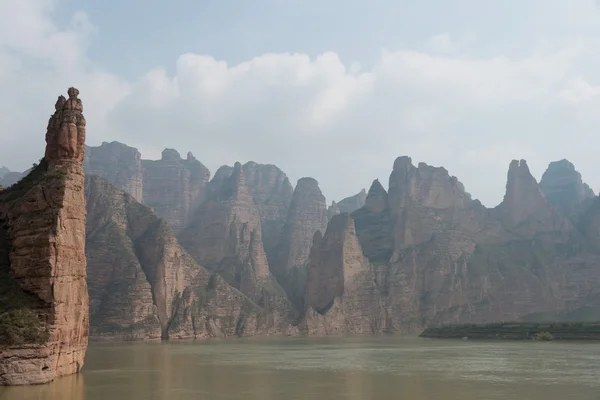 Lanzhou, Çin - Eylül 30 2014: liujiaxia bingling mağara Tapınağı (unesco dünya mirası). lanzhou, gansu, Çin'deki ünlü tapınağı.
