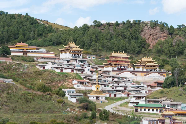 LANGMUSI, CHINA - SEP 25 2014: Sertri Gompa (Dacanglangmu Saichisi). a famous Lamasery in Langmusi, Gansu, China. — Stock Photo, Image