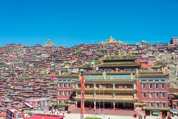 SICHUAN, CHINA - SEP 20 2014: Larung Gar (Larung Five Sciences Buddhist Academy) (dalam bahasa Inggris). Lamasery terkenal di Seda, Sichuan, China . — Stok Foto