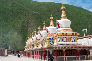 Yushu(Jyekundo), Çin - 13 Temmuz 2014: Mani Tapınağı (Mani Yuan). Yushu, Qinghai, Çin'in Tibet kentin ünlü bir dönüm noktası.