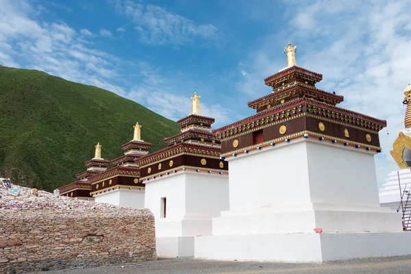 Yushu(Jyekundo), Chiny - 13 lipca 2014 roku: Mani świątyni (Mani Shicheng). sławny w tybetańskiego miasta Yushu, Qinghai, Chiny. — Zdjęcie stockowe