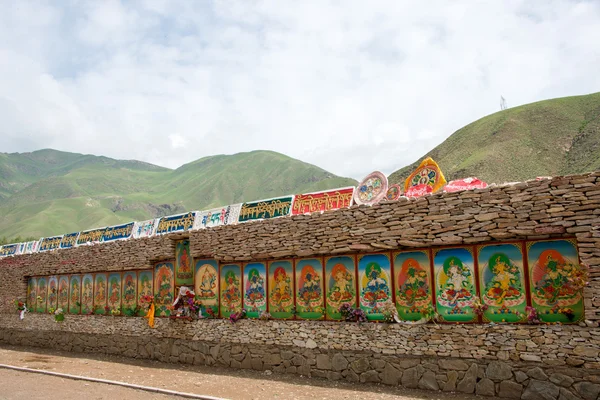 Yushu (jyekundo), China - 13. Juli 2014: mani-Tempel (mani shicheng). ein berühmtes Wahrzeichen in der tibetischen Stadt Yushu, Qinghai, China. — Stockfoto