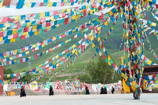 Yushu (jyekundo), China - 13. Juli 2014: mani-Tempel (mani shicheng). ein berühmtes Wahrzeichen in der tibetischen Stadt Yushu, Qinghai, China. — Stockfoto