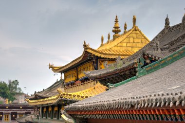 Xining, Çin - 30 Haziran 2014: Kumbum Manastırı. Xining, Qinghai, Çin'in antik kentin ünlü dönüm noktası.