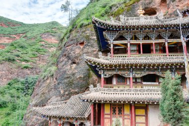 Pingan, Çin - 9 Temmuz 2014: Shazong Ritod Monastery(Xiazongsi). bir ünlü manastır Pingan, Qinghai, Çin.