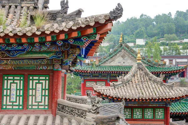 XINING, CINA - 30 giugno 2014: Monastero di Kumbum. un famoso punto di riferimento nella città antica di Xining, Qinghai, Cina . — Foto Stock