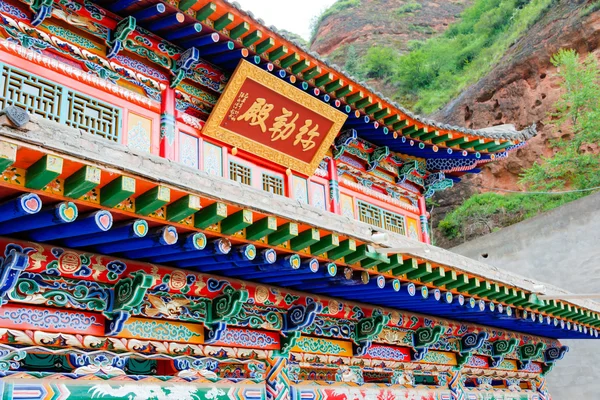 Pingan, Çin - 9 Temmuz 2014: Shazong Ritod Monastery(Xiazongsi) çatı. bir ünlü manastır Pingan, Qinghai, Çin.