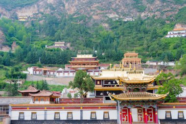 Huzhu, Çin - 7 Temmuz 2014: Gonlung Champa Ling(Youningsi). ünlü bir manastır Huzhu, Qinghai, Çin.