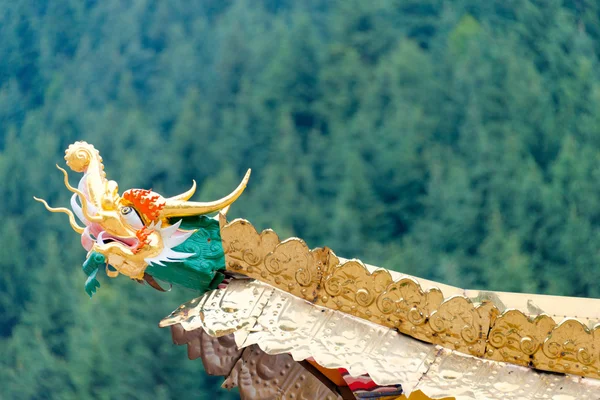 HUZHU, CHINA - Jul 7 2014: Roof at Gonlung Champa Ling(Youningsi). a famous Monastery in Huzhu, Qinghai, China. — Stock Photo, Image