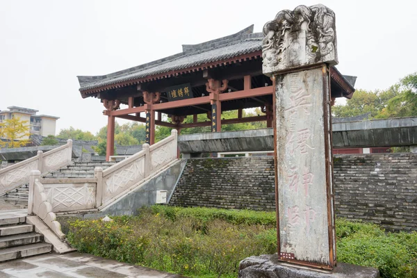 Ханьчжун, Китай - 7 ноября 2014 года: исторические места Бай Цзянь Тан. Знаменитое место в Хэнхуне, провинция Шаньси, Китай . — стоковое фото