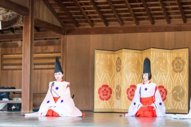 Kyoto, Japonya - jan 12 2015: gelenek halk dansları, yasaka-jinja tapınak. ünlü bir tapınak kyoto Antik şehir, Japonya.