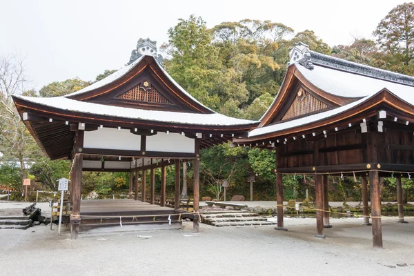 KYOTO, GIAPPONE - 12 gennaio 2015: Santuario Kamigamo-jinja. un famoso santuario (patrimonio mondiale dell'UNESCO) nella città antica di Kyoto, Giappone . — Foto Stock