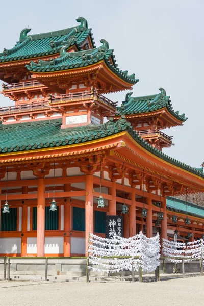 KYOTO, JAPÓN - 12 de enero de 2015: Santuario Heian-jingu. un santuario famoso en la antigua ciudad de Kyoto, Japón . —  Fotos de Stock