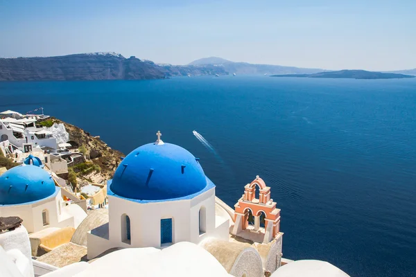 Kilise kubbe Oia Santorini'de