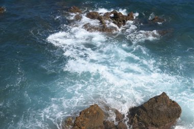 antibes Akdeniz deniz üzerinde kayalık sahil şeridi