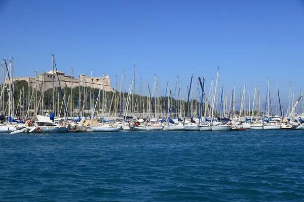 ANTIBES, FRANÇA - Agosto 27, 2014: Barcos, Iate de Port Vauban — Fotografia de Stock