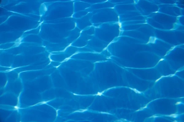 Olas azules en la piscina como fondo —  Fotos de Stock