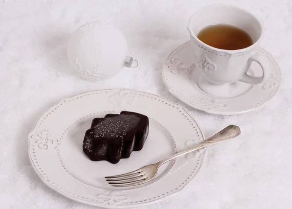 Schokoladeneis-Dessert in Form von Weihnachten im Schnee — Stockfoto