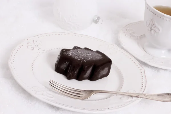 Chocolade ijs dessert in de vorm van kerstboom — Stockfoto