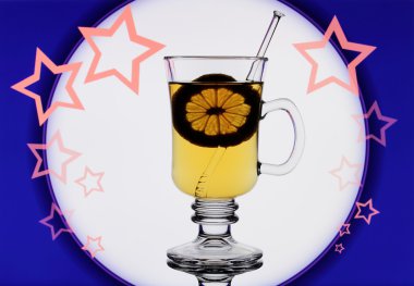 Limon mavi zemin üzerine sarı mulled şarap