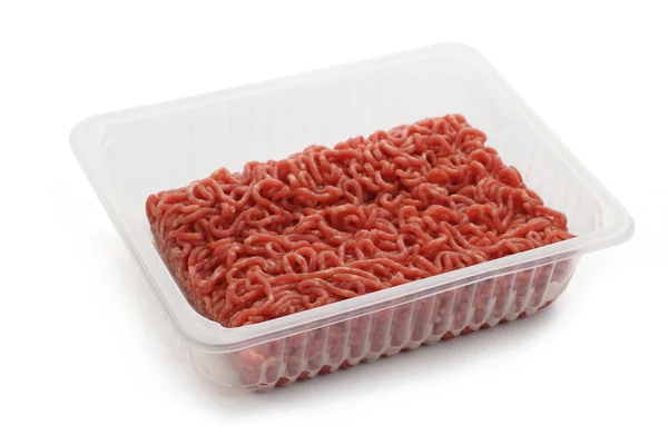 힙 플라스틱 컵에 다진된 고기를 쇠고기 — 스톡 사진