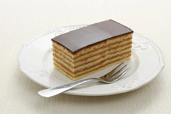 バイエルンのケーキ、チョコレートとビスケットの層 — ストック写真