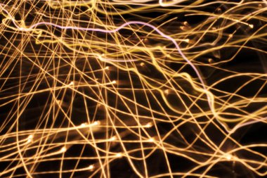 Soyut bulanıklık ışık satırlarda koyu arka plan