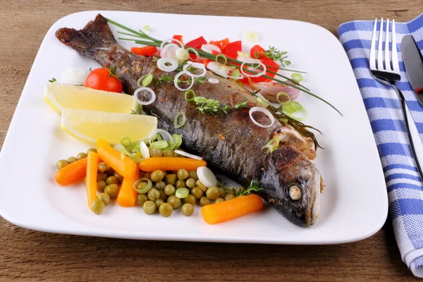 Grilled trout with quite different vegetables with cutlery — Stock Photo, Image