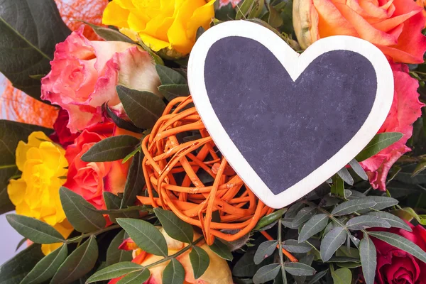 Roses with writing board in heart shape — Stock Photo, Image