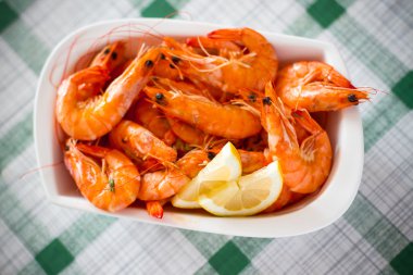 Limon taze ızgara karides yakın çekim