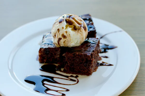 Biscuit dessert with ice cream — Stock Photo, Image