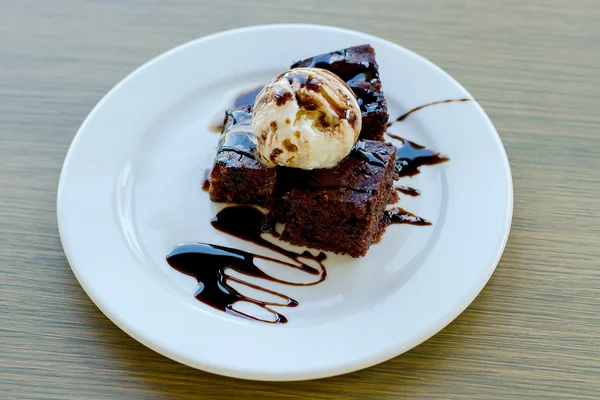 Biscuit dessert with ice cream — Stock Photo, Image