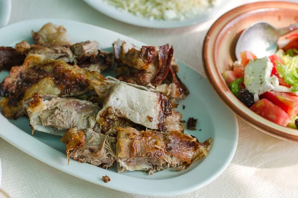 Cordero a la parrilla con aperitivo griego —  Fotos de Stock