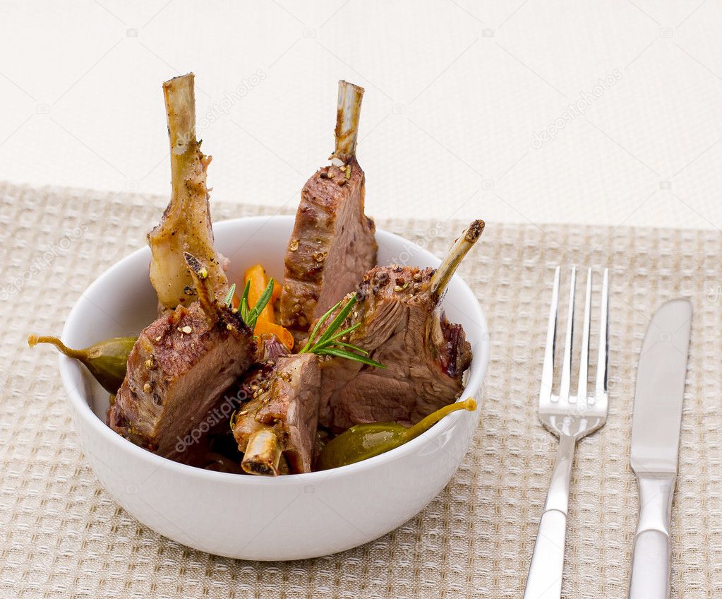 Grilled rack of lamb with carrot onion