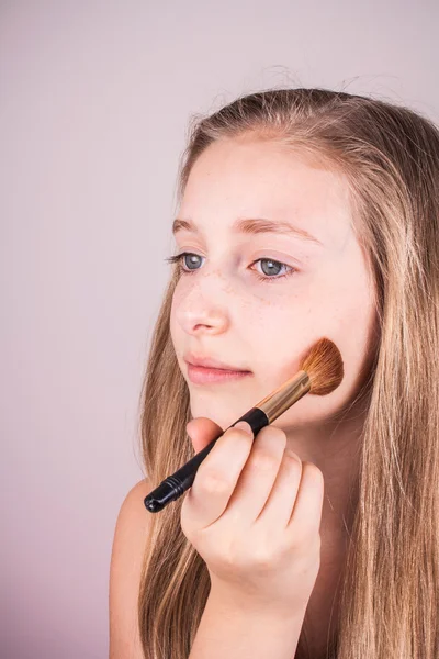 Retrato de hermosa chica rubia, maquillaje —  Fotos de Stock