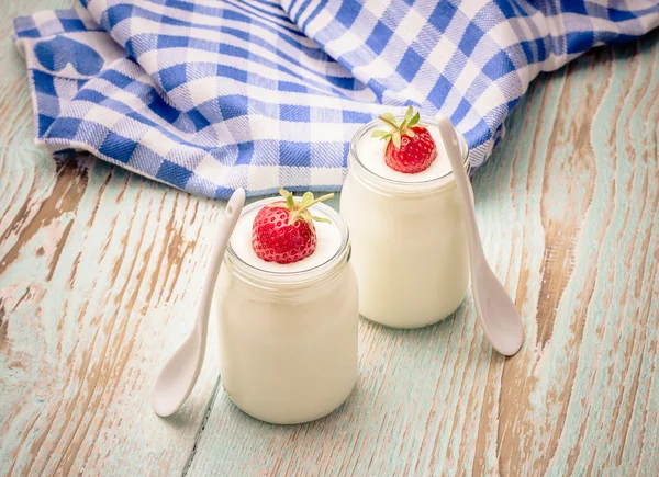 Greek yogurt glass, with strawberries — Stock Photo, Image