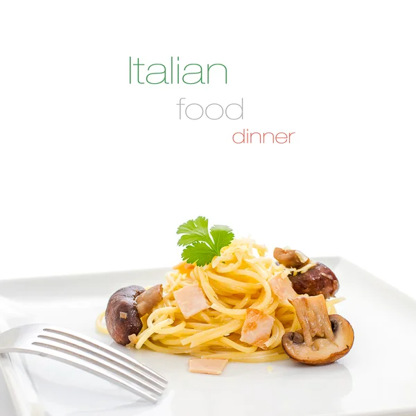 Spaghetti carbonara med svamp, makro — Stockfoto
