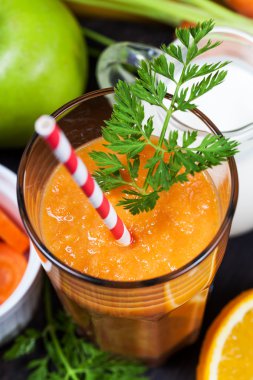 Havuç portakal smoothie.