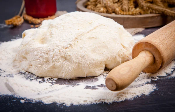 Bakning bakgrund med deg — Stockfoto