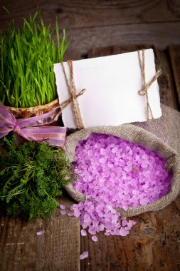 Spa tuz ot, moss ile