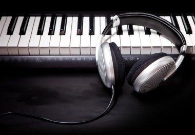 kulaklıklar müzik synthesizer klavye.