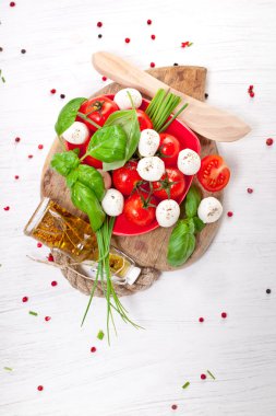 Caprese salatası