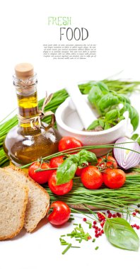 Zeytinyağı kiraz domates, chives ve biber ile