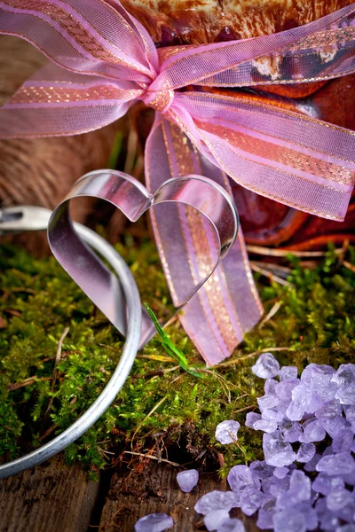 粉红色的蝴蝶结和温泉盐千篇一律 — 图库照片