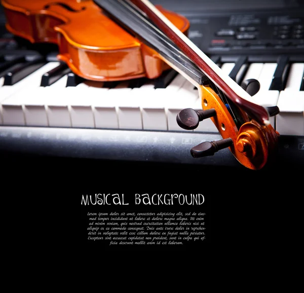 Teclas de violín y piano —  Fotos de Stock