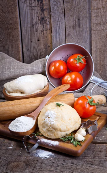 Hamur rulo PIN ve domates ile