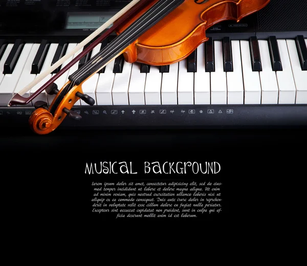 Teclas de violino e piano — Fotografia de Stock