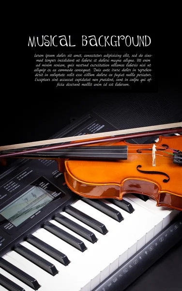 Violin och piano tangenter — Stockfoto